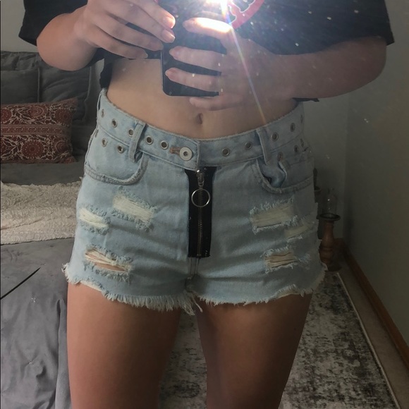 BRAND NEW Zara denim shorts - Picture 3 of 4